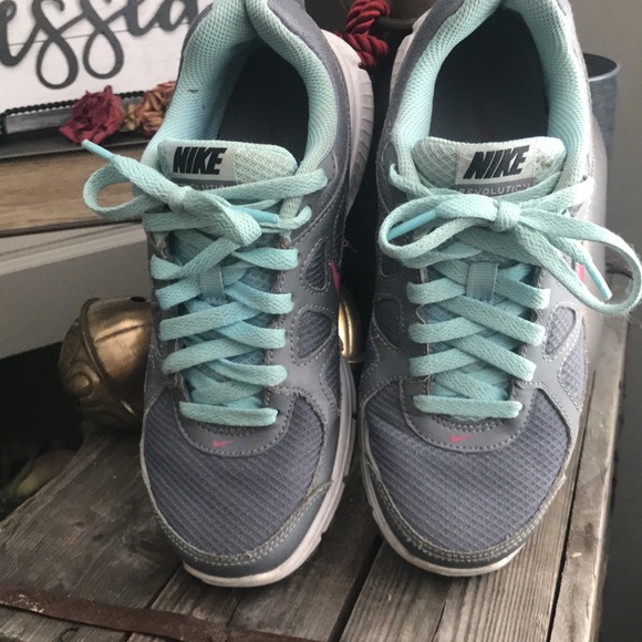 Women’s Nike Revolution Running Shoes Size 6 - Picture 4 of 7